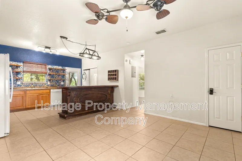 2 bed, 1.0 bath, 855 sqft, $1,800 — Photo 4