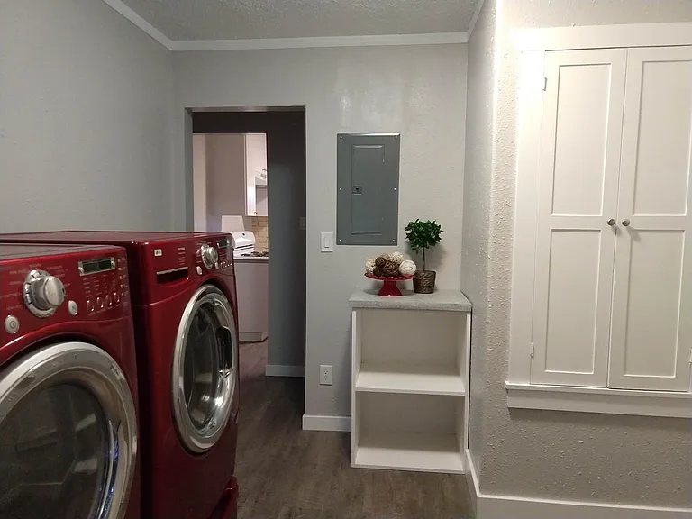 433 E Center St — Photo 6