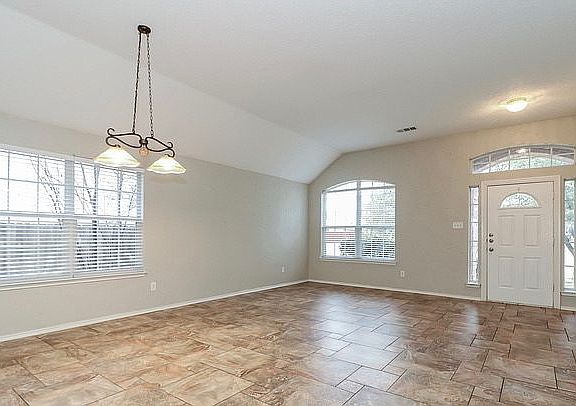 5th image of 2304 Hillgrove Ct