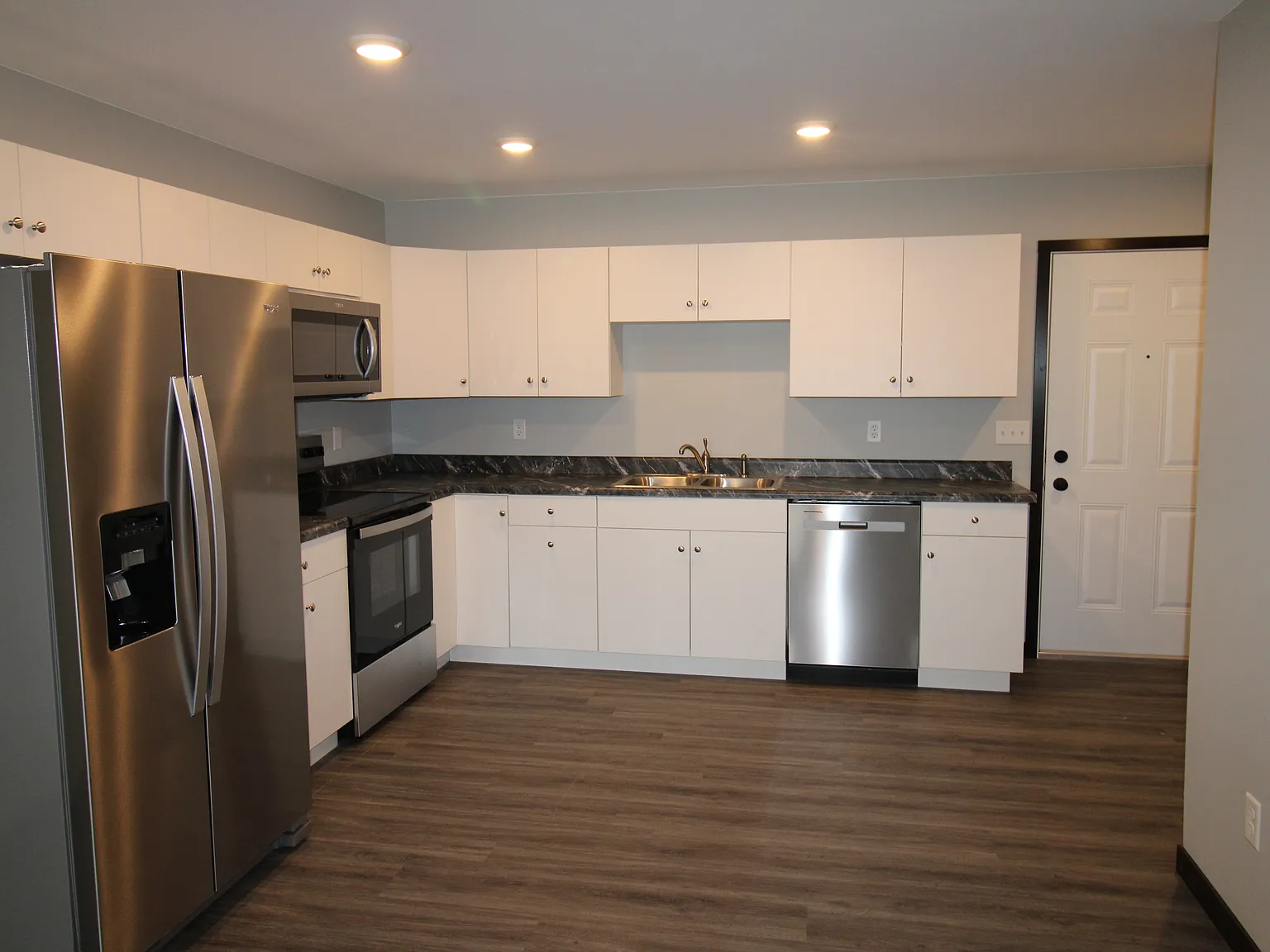 1504 Bies Dr — Photo 2