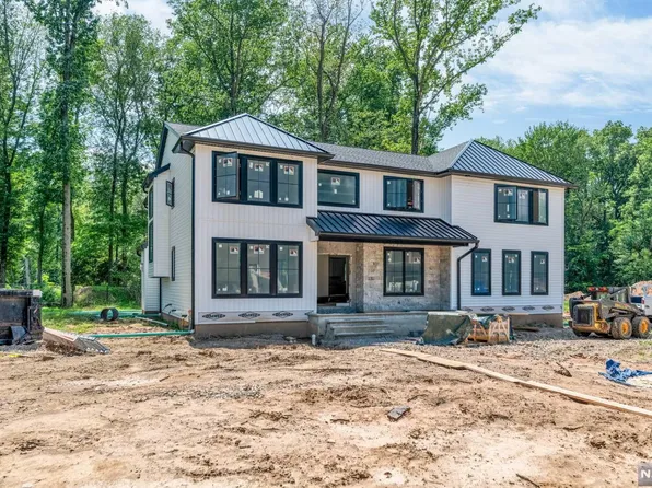 790 Blauvelt St, River Vale, NJ 07675