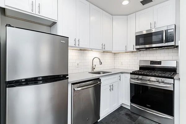 Rented by REAL New York | media 3