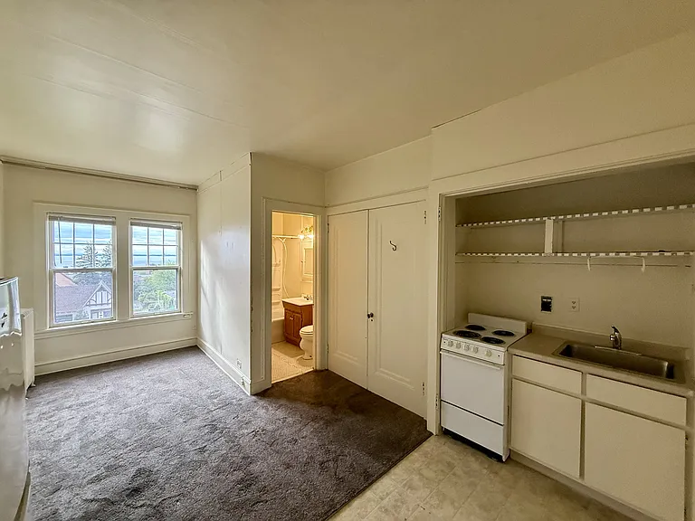 Devonshire Apartments — Photo 14
