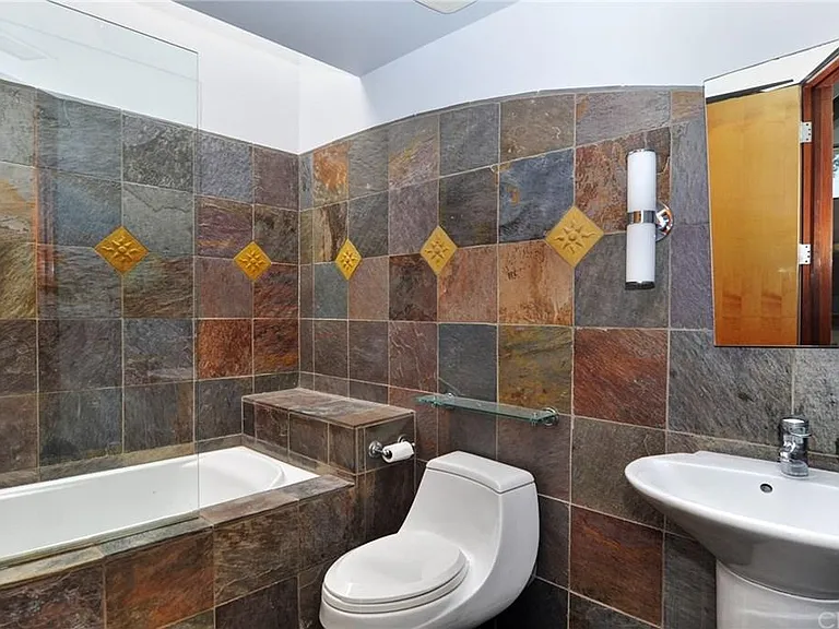 1488 Pacific Ave — Photo 10