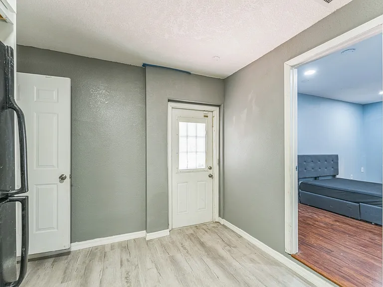 465 Rio Grande Ln #B — Photo 10