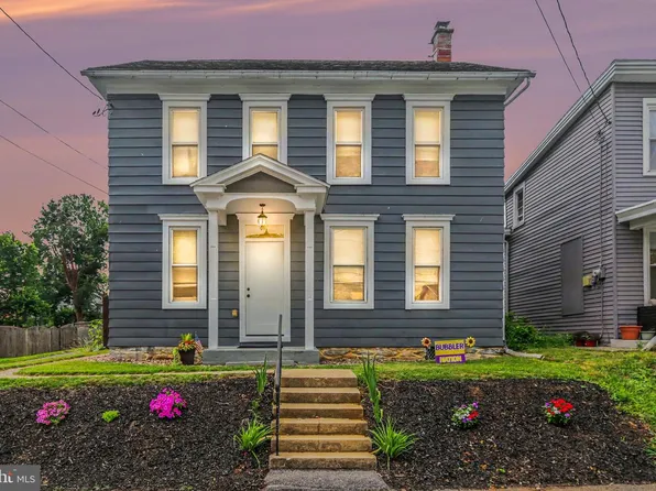 37 High St, Boiling Springs, PA 17007