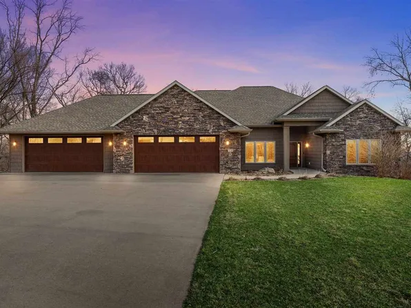 5220 Burr Oak Ct SW, Ely, IA 52227