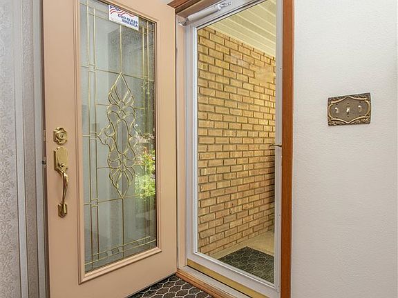4th image of 4224 Tallwood Ave