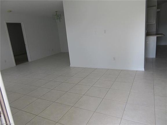 5th image of 209 NE 21st Ave