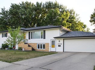 1308 S Merton St, Aberdeen, SD 57401