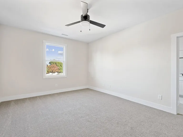 650 Melville Dr — Photo 5