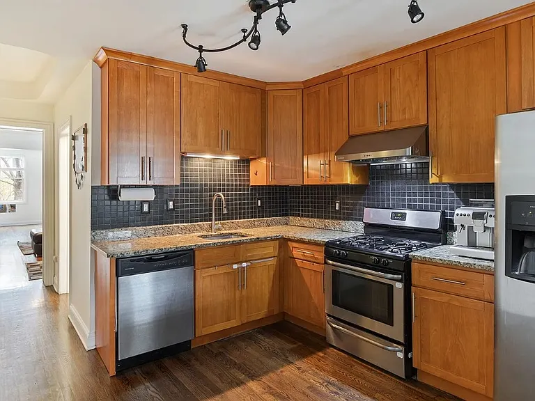 1350 N Bell Ave #1 — Photo 2