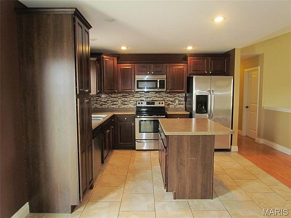 5th image of 16233 Hershey Rd