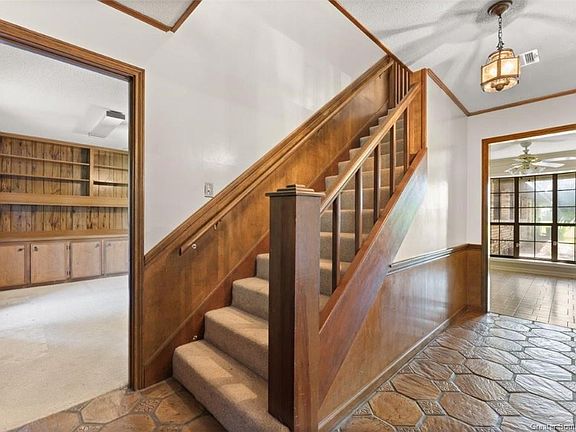 2nd image of 624 Orchard Dr