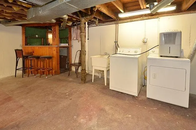 Poplar St — Photo 17