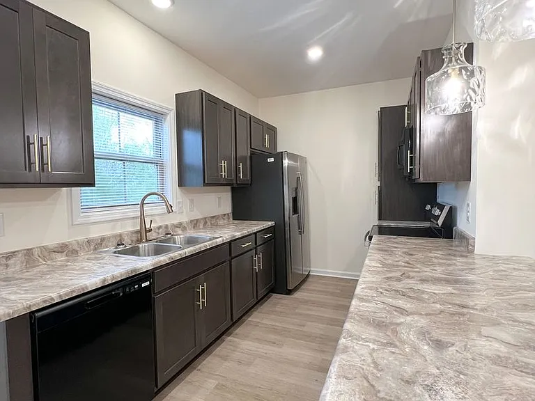 301 Ranger Ln — Photo 6