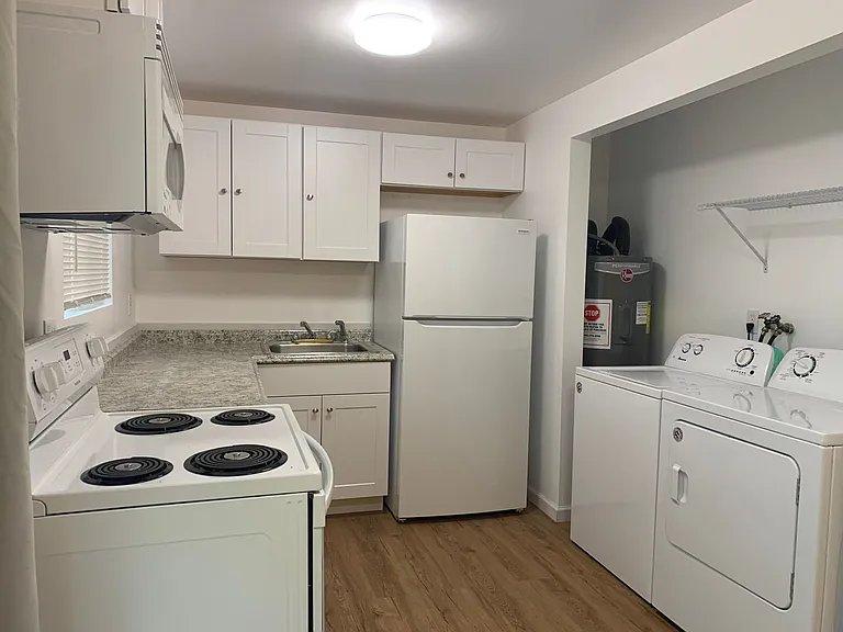R2212 - Pinewood Apartments — Photo 5