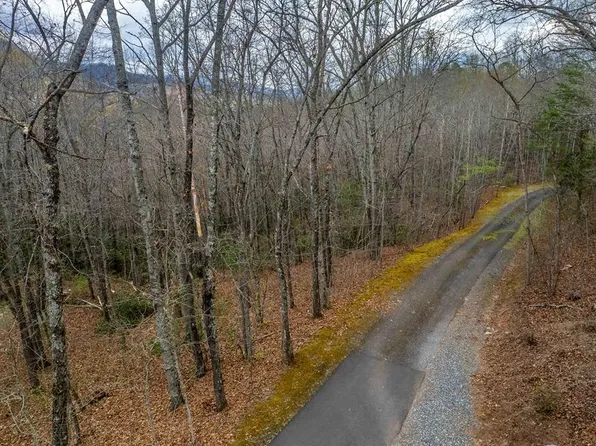 14 Jarrett Hills Rd, Sylva, NC 28779