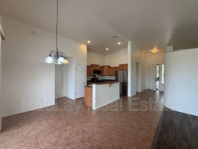 8311 S 23rd Pl — Photo 3