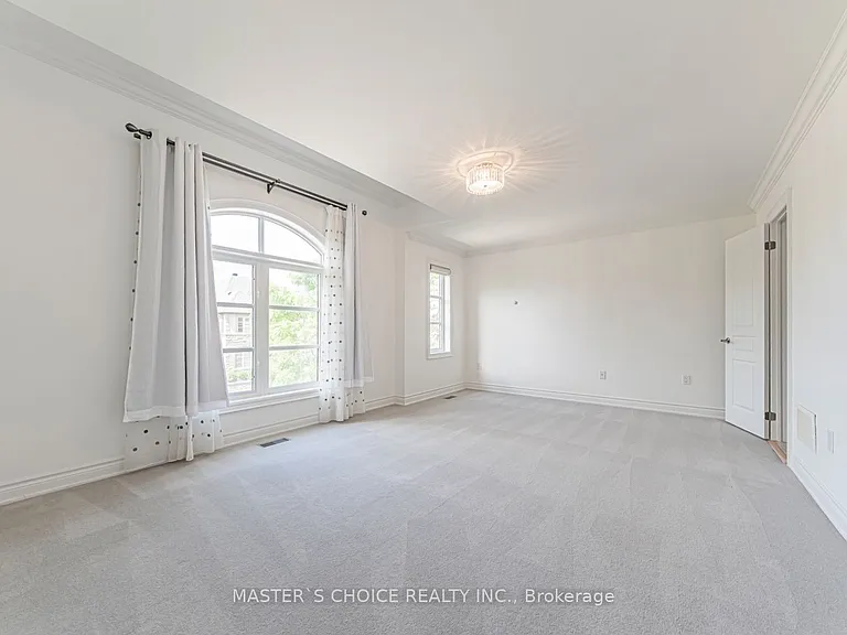 2357 Rideau Dr — Photo 21