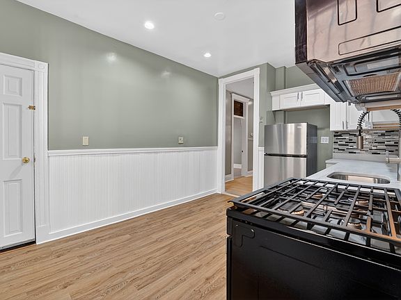 3rd image of 129 Harrishof St #1R