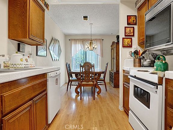 5th image of 1013 W Orangewood Ave