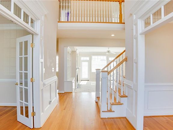 2nd image of 5101 Waterford Pl