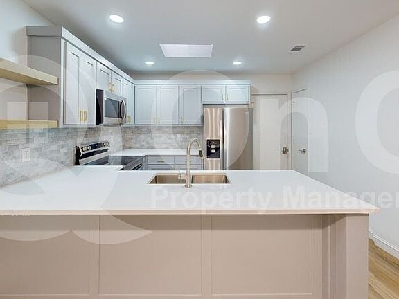 5th image of 5209 Shoregate Dr