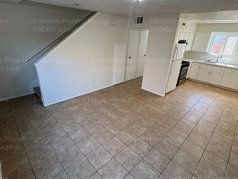 1405 Pacific St — Photo 4