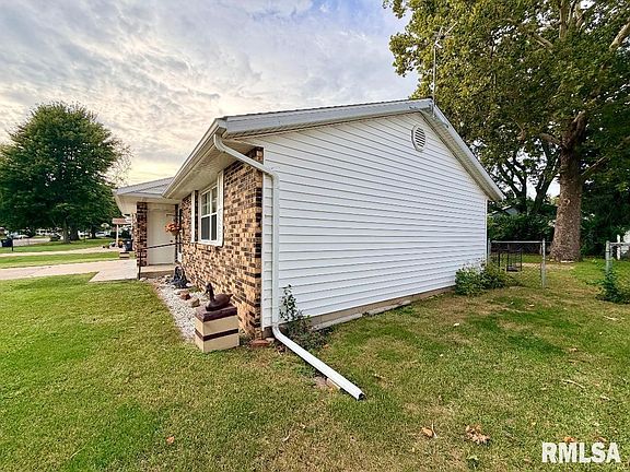 3rd image of 331 New Salem Dr