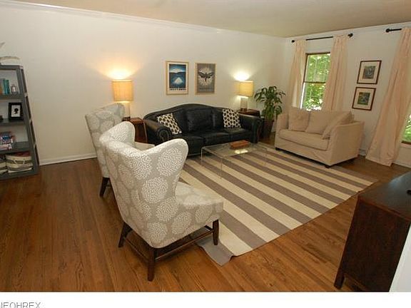 3rd image of 7369 Valerie Ln