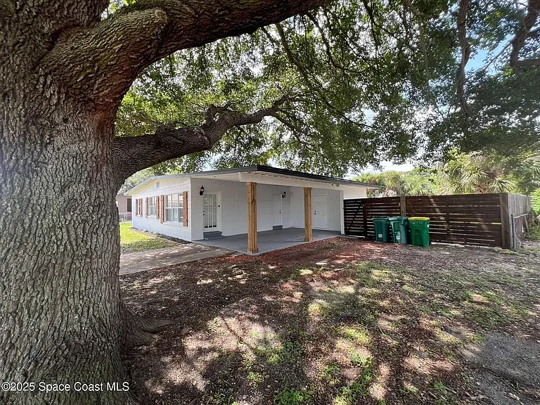 1221 Cypress Ln — Photo 3