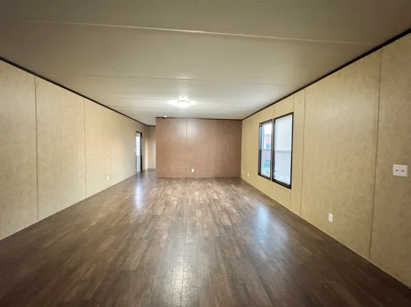 200 S Front Ave, Sabinal, TX 78881