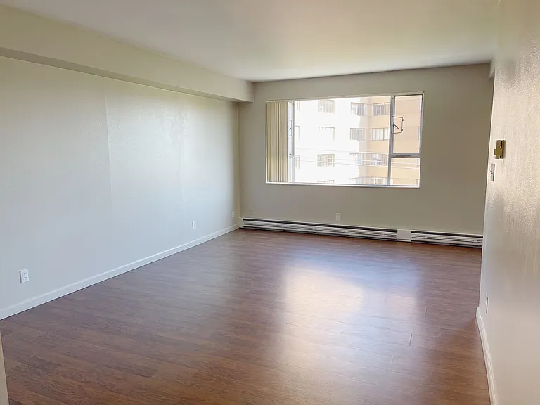 2020 Building — Photo 50