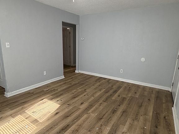 3rd image of 2213 E Adams St