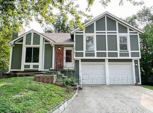 12181 S Fox Ridge Dr, Olathe, KS 66062