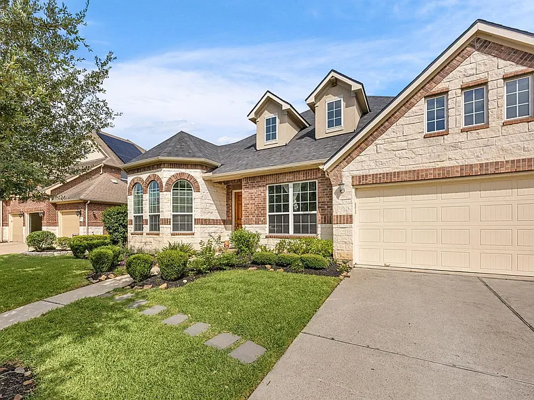 25819 Oakwood Knoll Dr — Photo 1