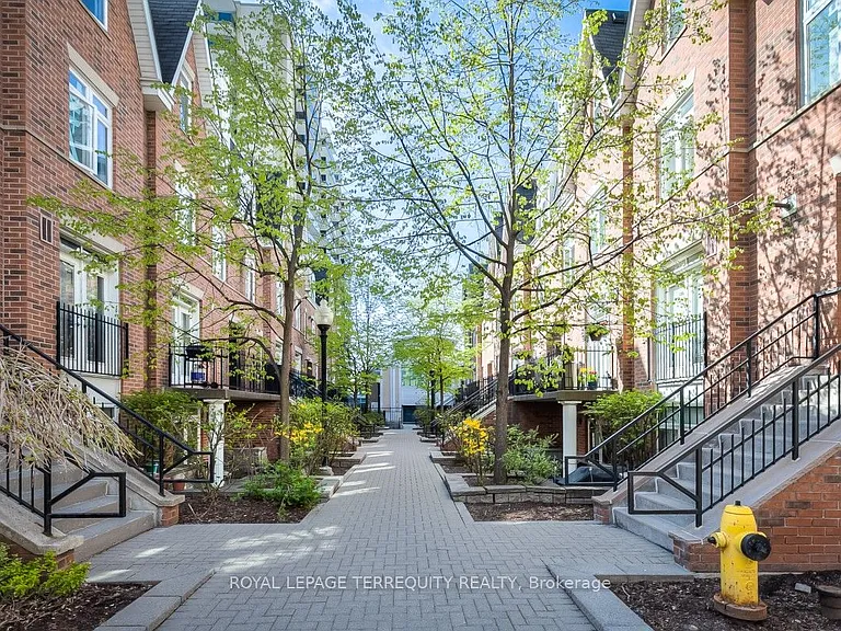100 Redpath Ave #16 — Photo 23