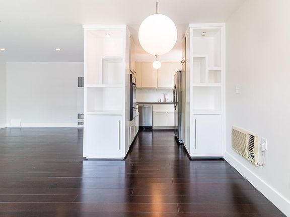 3rd image of 8421 Clinton St APT 101