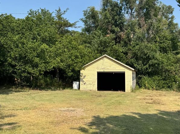 208 Carroll Ave, Larned, KS 67550