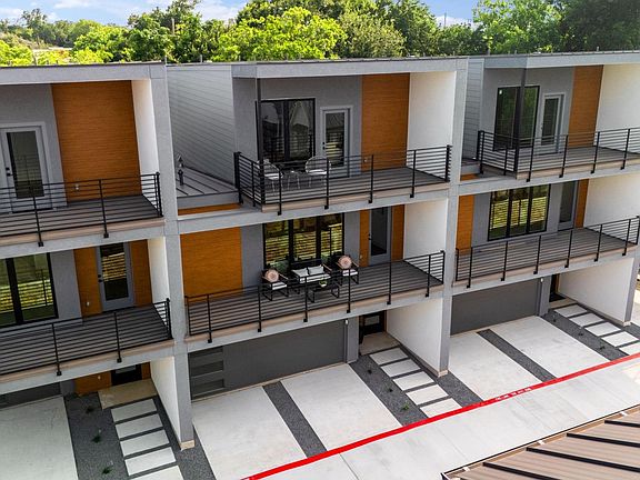 2nd image of 4022 Valley View Rd #2C