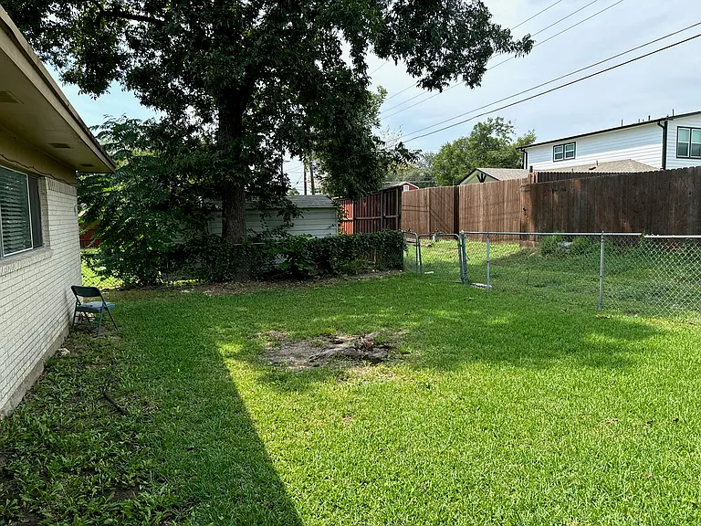 105 E Woodbury Dr — Photo 16