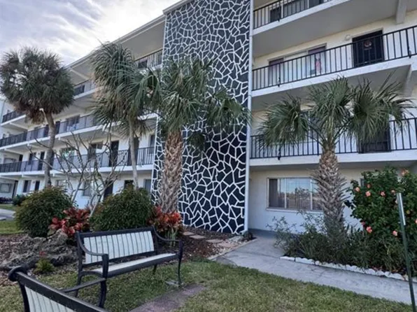 4906 Victoria Dr, Cape Coral, FL