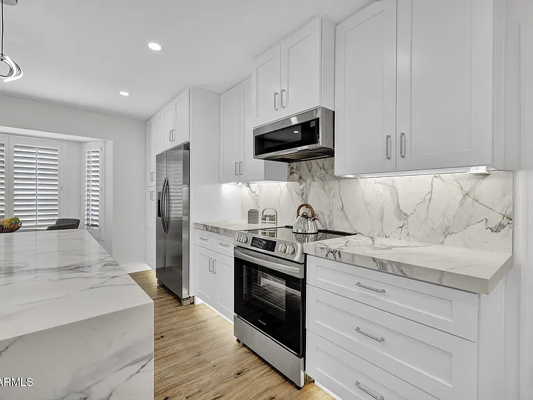4760 W Wahalla Ln — Photo 3