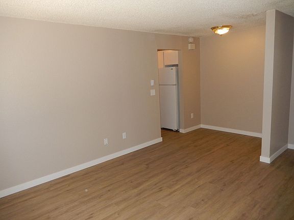 4th image of 1124 5th St SE APT 2