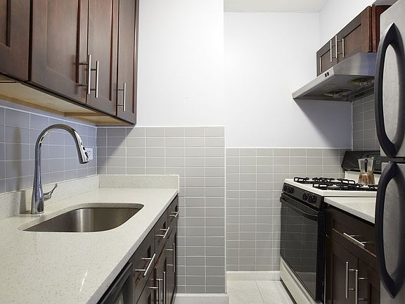 5th image of 420-424 W 23rd St #6D
