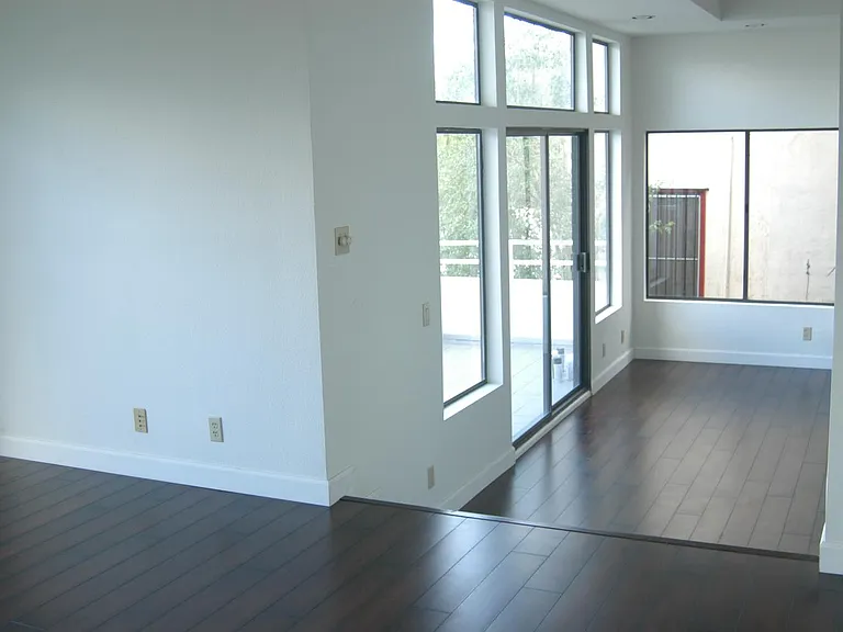 1425 Columbia Dr — Photo 6