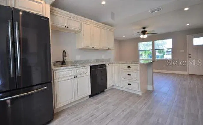 3 bed, 1150 sqft, $2,495 — Photo 2