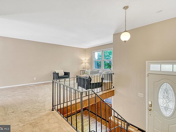 4th image of 16011 Tiffany Ln