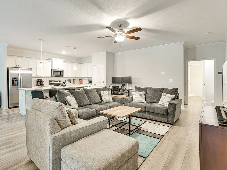 3029 Stanhope Dr